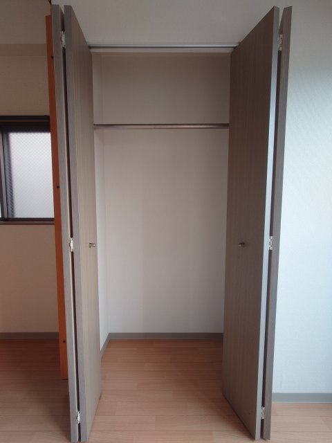 収納　同物件別号室の写真です。