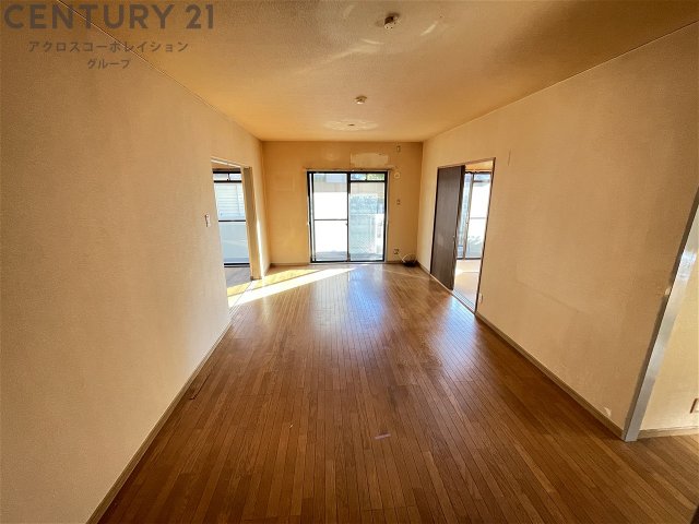 居室・リビング　南向き、陽当たり良好！