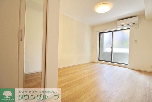 居室・リビング　同施工会社同タイプ　の別建物写真になります。