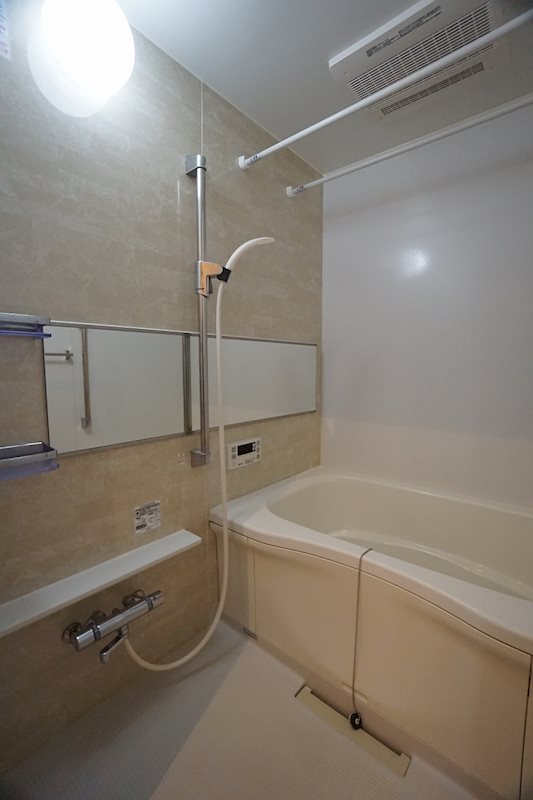 バス・シャワールーム　清潔感のある浴室です♪