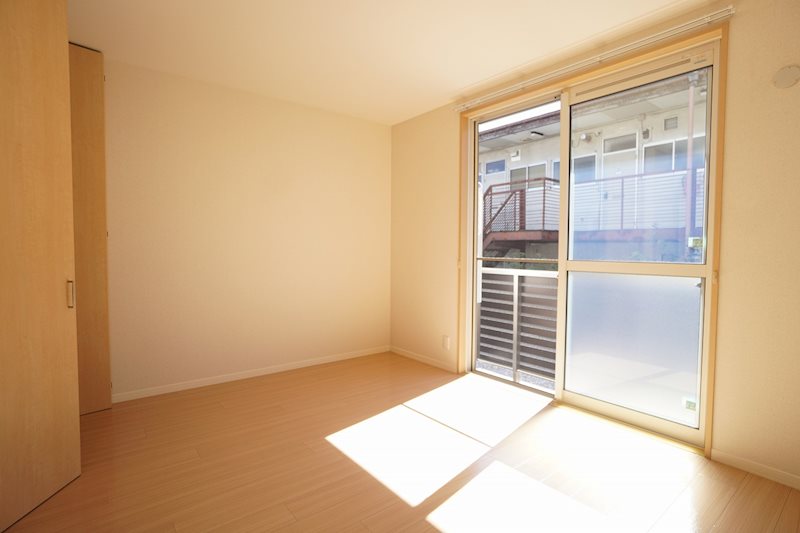 その他部屋・スペース　洋室には大きな収納がございます♪