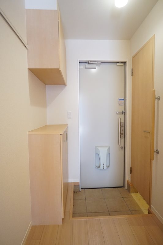 玄関　玄関にはシューズボックス付です♪