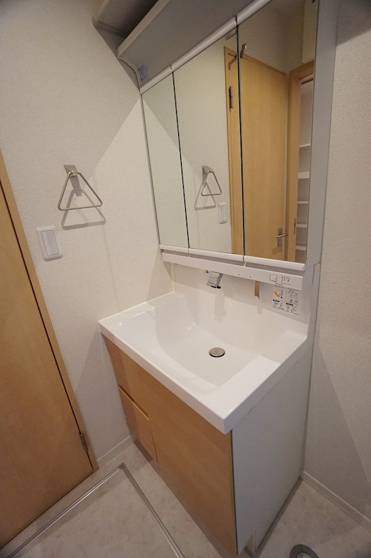 洗面設備　忙しい朝に嬉しい独立洗面台です♪