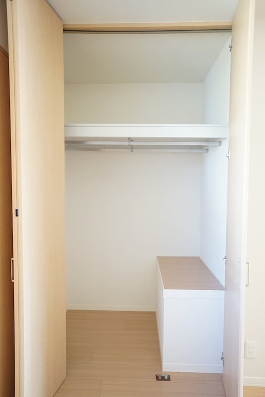収納　洋室には大きな収納がございます♪