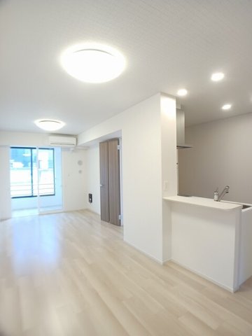 居室・リビング　こちらのリビングで趣味の時間をお楽しみください