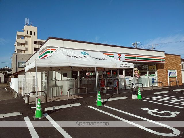 コンビニ　セブンイレブン（コンビニ）まで631m