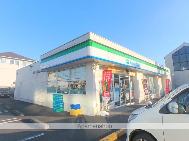 コンビニ　ファミリーマート（コンビニ）まで564m