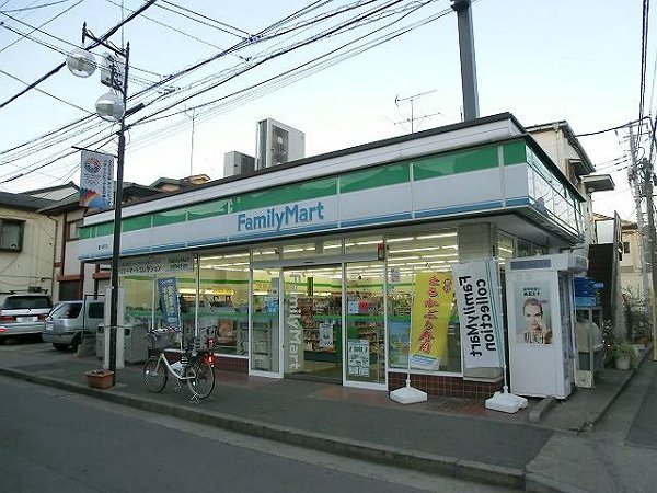コンビニ　ファミリーマート（コンビニ）まで208m