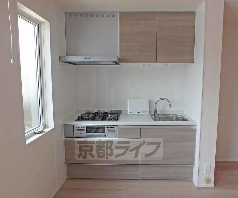 キッチン　３口ガスコンロ使いやすいシステムキッチンです。