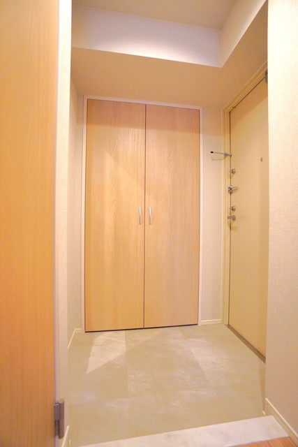 玄関　※写真は同タイプ住戸です。