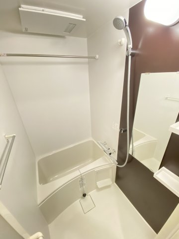バス・シャワールーム　シンプルで清潔感のある浴室です！