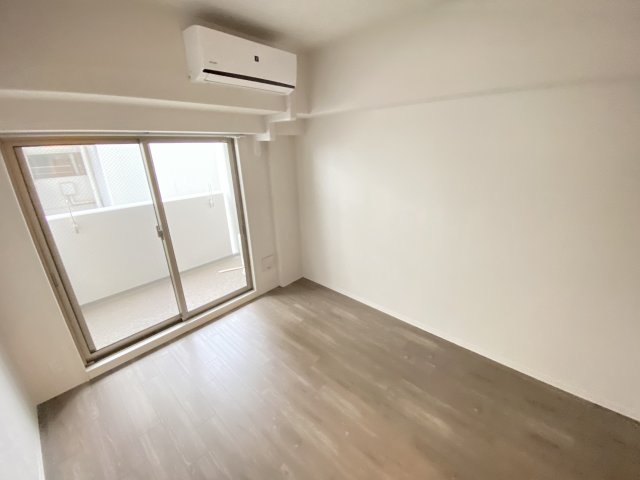 居室・リビング　床が明るい色合いで綺麗です♪