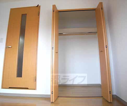 収納　奥行きもたっぷり。お荷物もしっかり入ります