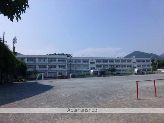 小学校　静岡市立由比小学校（小学校）まで376m