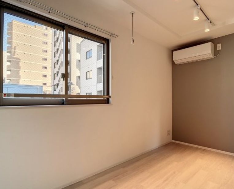 居室・リビング　こちらの居間で趣味の時間をお楽しみください