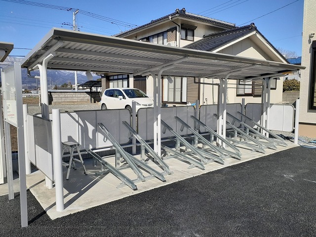 その他設備　敷地内には駐輪場、宅配ボックス、ペット専用足洗い場、物置あり