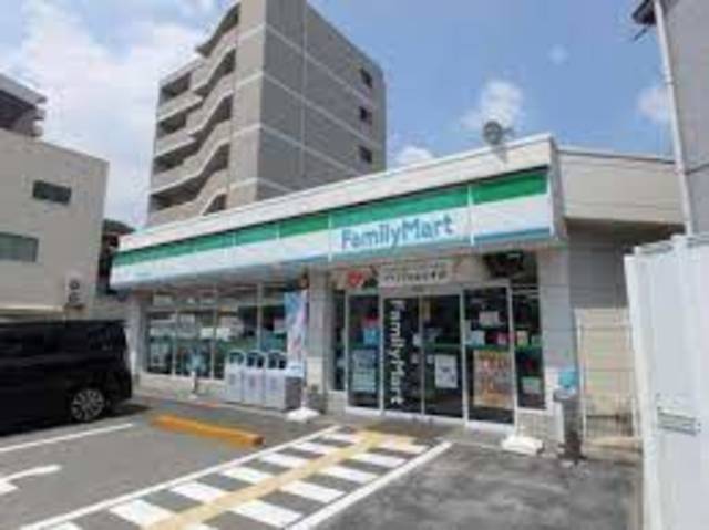 コンビニ　ファミリーマート野里一丁目店（コンビニ）まで243m