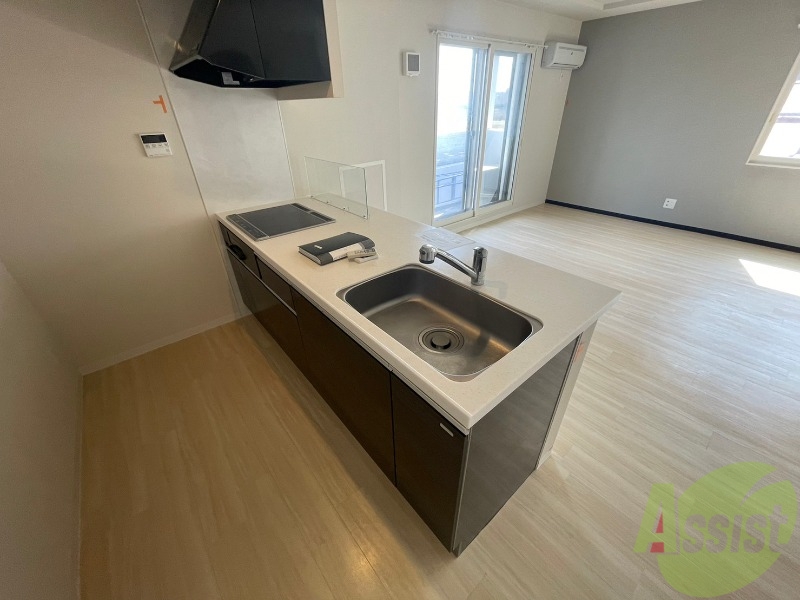 キッチン　洗い場が大きくて洗い物もしやすそうです。