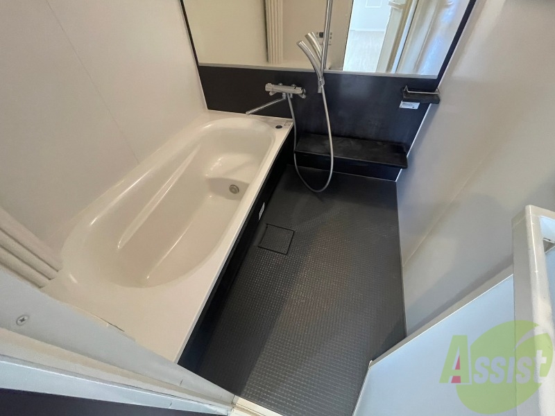 バス・シャワールーム　お風呂になります。一日の疲れを癒してくださいね。