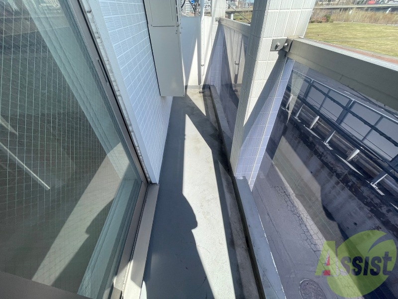 バルコニー　バルコニーです。洗濯物を干すもよし、一息つくもよしですね。