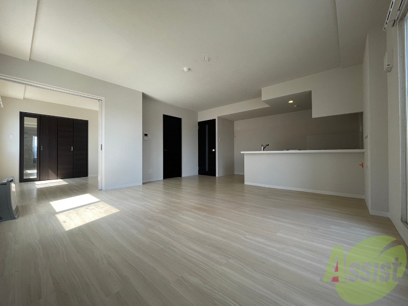 居室・リビング　広くてキレイなお部屋が広がっていて、充実した生活が送れそう。