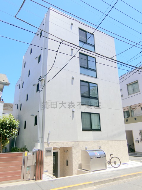 建物外観　2025年4月築　RC鉄筋コンクリート造地上4階地下1階建て