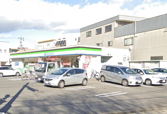 コンビニ　ファミリーマート 城西二丁目店（コンビニ）まで485m