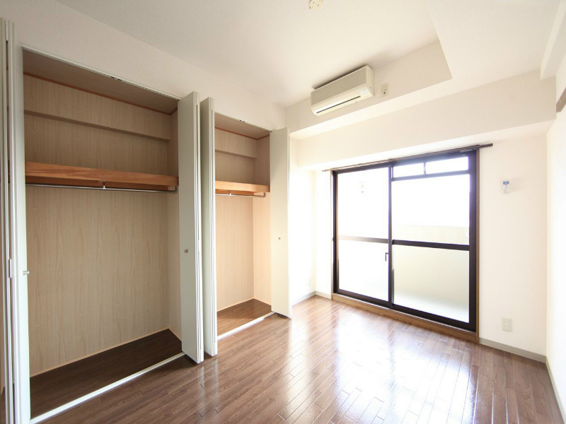 居室・リビング　洋室6.4帖　クローゼット付　南面バルコニー