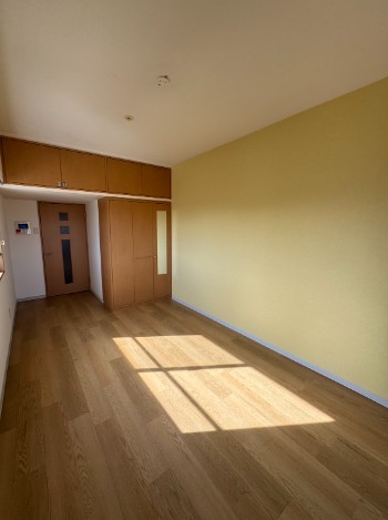 居室・リビング　写真は別号室です。現況優先になります。