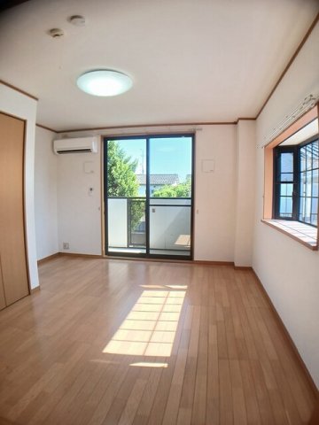 居室・リビング　個人の部屋や寝室として使える洋室です