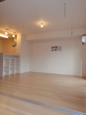 居室・リビング　同建物別室画像です。