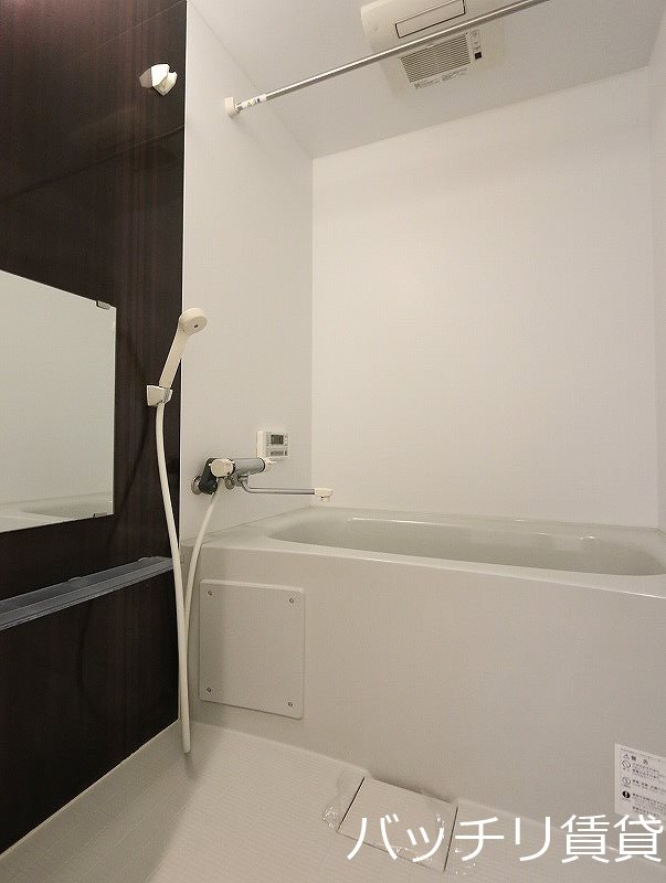 バス・シャワールーム　別号室タイプの為、現状を優先致します。