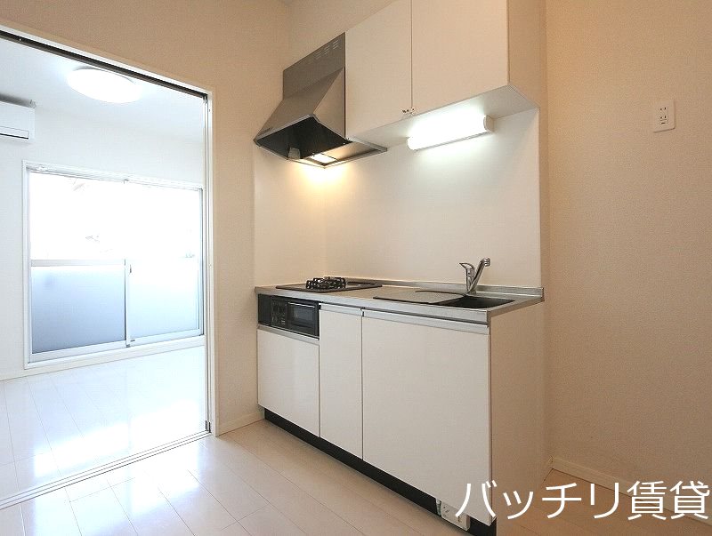 キッチン　別号室タイプの為、現状を優先致します。