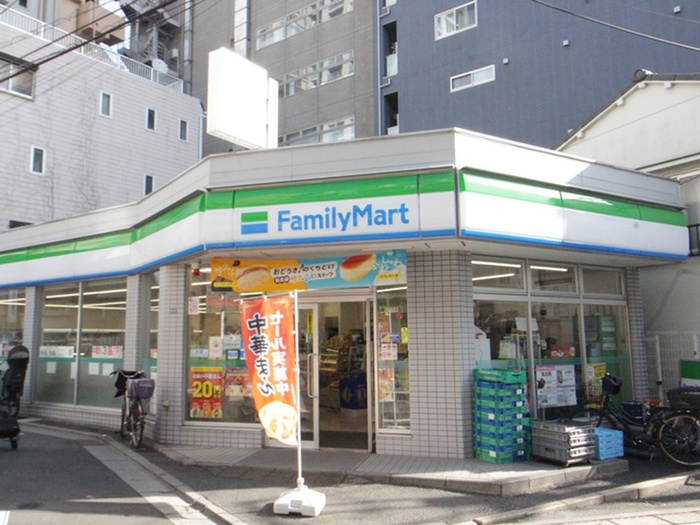 コンビニ　ファミリーマート（コンビニ）まで12m