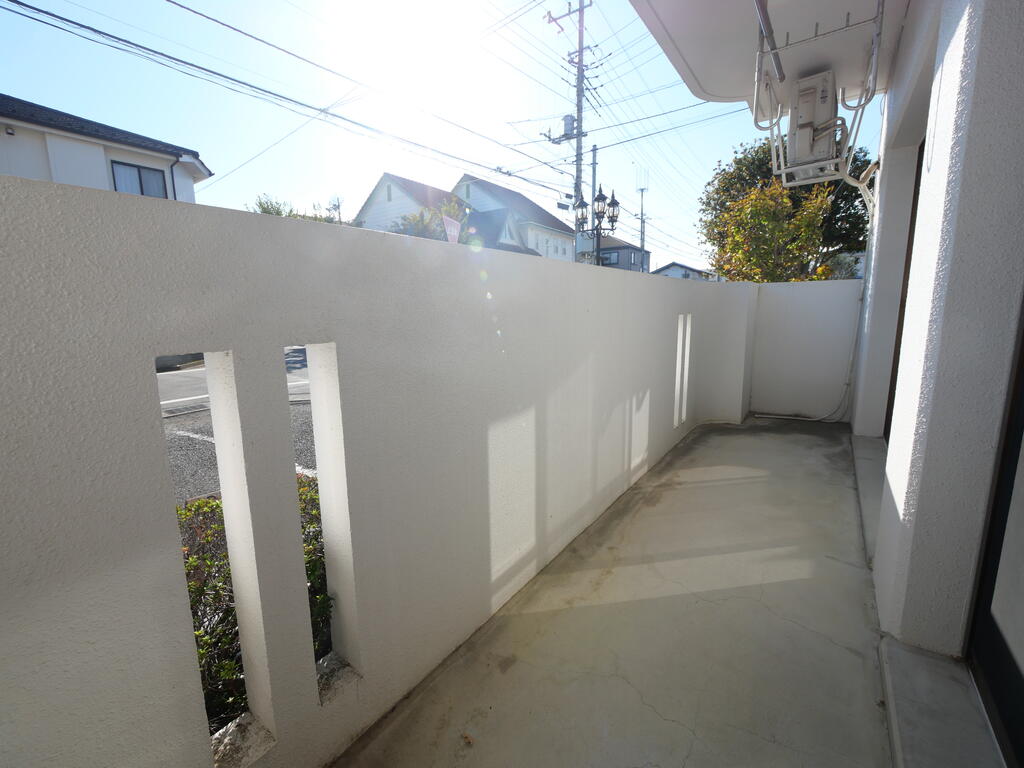 バルコニー　南向きで陽当たりの良いバルコニーです。