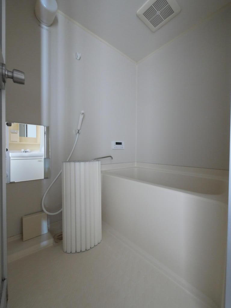 バス・シャワールーム　便利な追炊き機能付きのバスルームです。