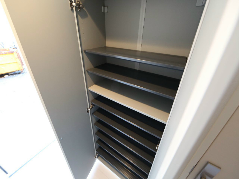 玄関　玄関　シューズボックス付（収納充実してます）