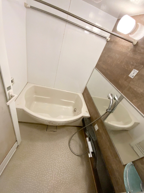 バス・シャワールーム　クリーニング前です