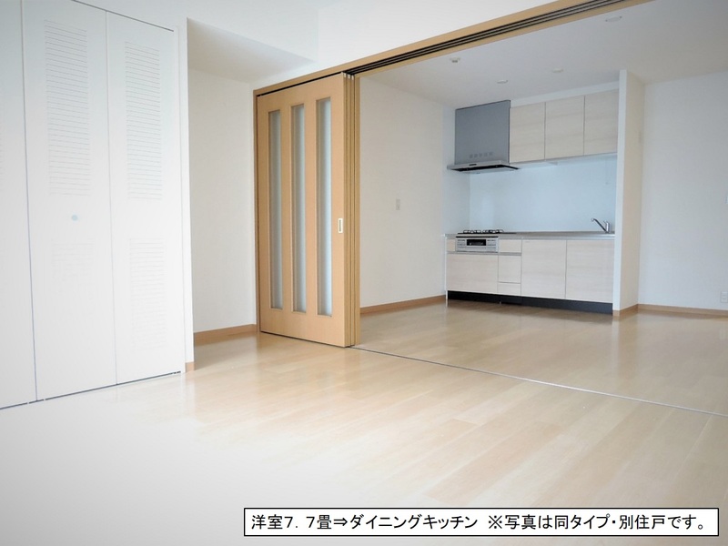 居室・リビング　こちらのリビングで趣味の時間をお楽しみください♪