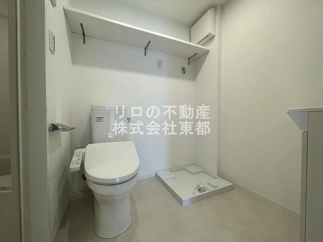 トイレ　白基調で清潔感のあるトイレです♪