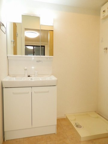 洗面設備　スペースが確保できる洗面所です