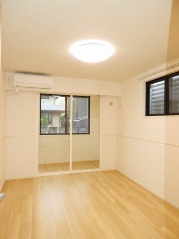 居室・リビング　こちらの居間で趣味の時間をお楽しみください