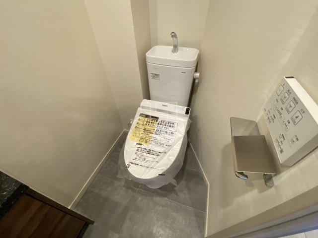 トイレ　プライマル靭本町　温水洗浄便座