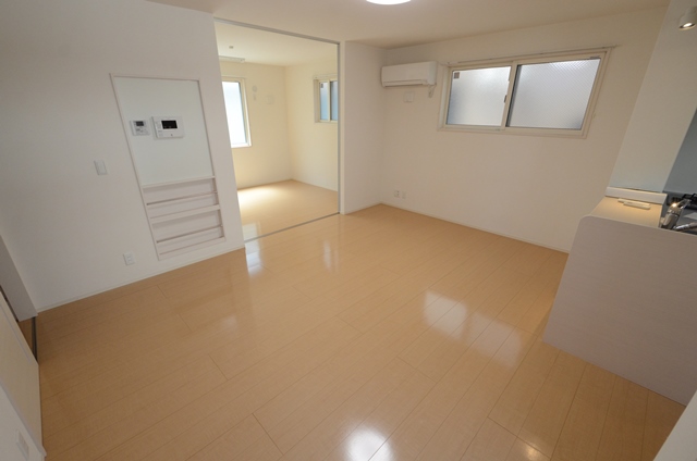 居室・リビング　エアコン付きで初期費用を抑えられます♪