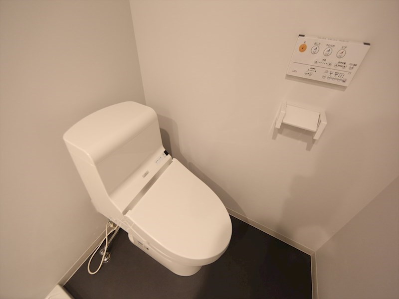 トイレ　温水洗浄暖房便座付トイレ
