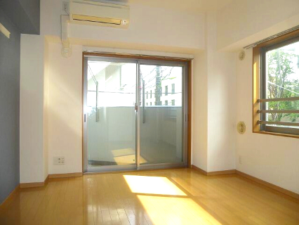 居室・リビング　明るい洋室です