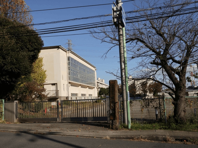 小学校　伊勢原市立成瀬小学校（小学校）まで529m
