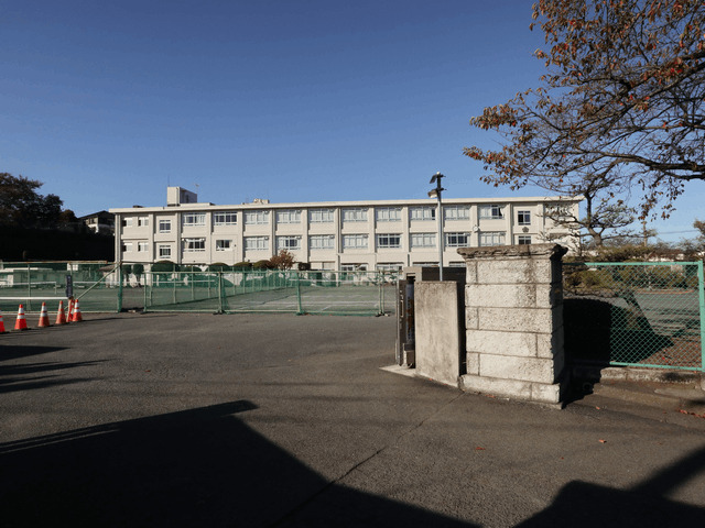 中学校　伊勢原市立成瀬中学校（中学校）まで274m