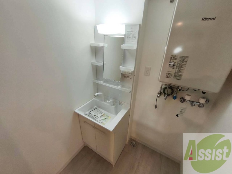 洗面設備　独立洗面台です。大きくてよいですね。シャンプーもできます！