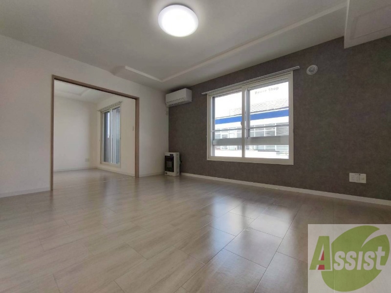 居室・リビング　広くてきれいなリビングです！快適に過ごせそうですね。